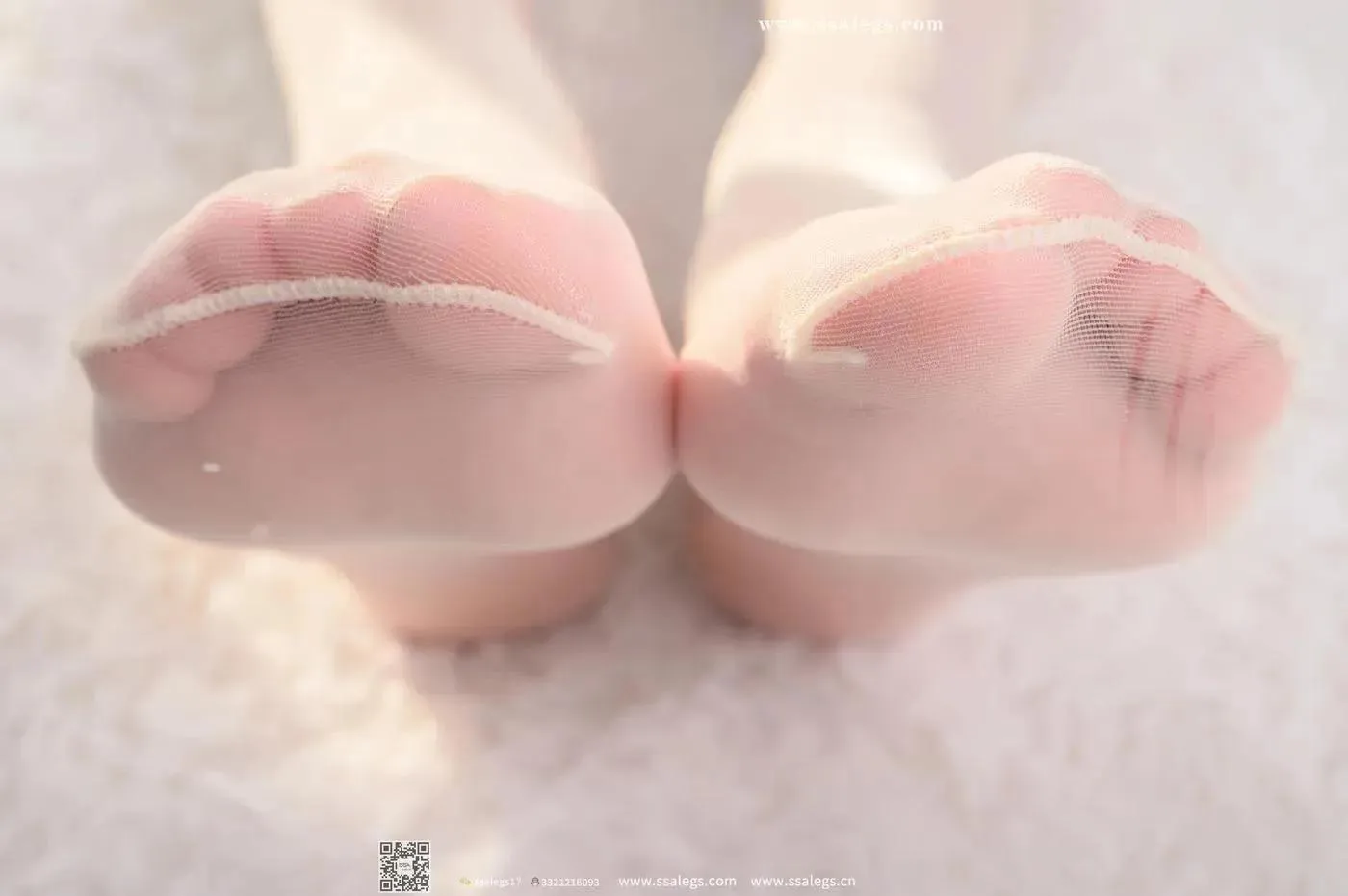 [SSA丝社]超清写真 NO.401 素素阳光明媚的窗边亮闪闪开档肉丝(上)[22] [45P]插图1